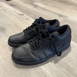 Jordan 1 Low Triple Black