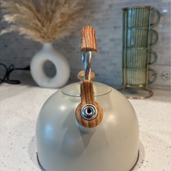 Modern Whistling Tea Kettle – Cream w/ Wood Handle (Stovetop)