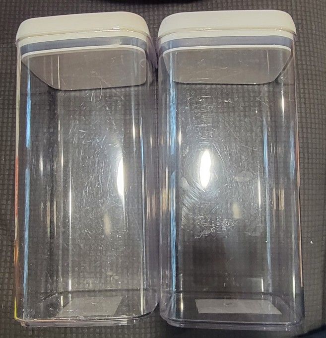 2 Food Storage Containers