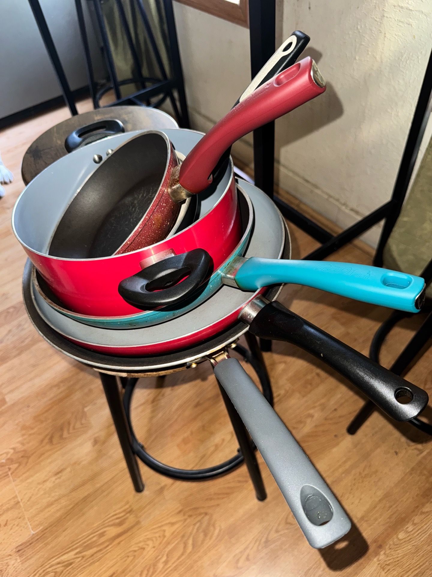 Cooking pots