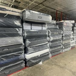 Queen Mattress ( Double Sided) With Free Box Spring - Free Delivery 🚚 Today To Reasonable Distance 