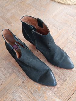Frye Black Leather Ankle Boots with Side Zip 8.5