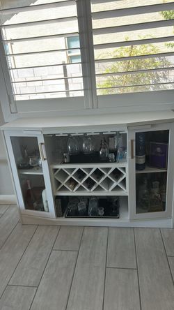 White wood Bar