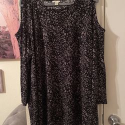 Cato Plus Size Women’s long Elegant Gray top size 18/20 pre-owned