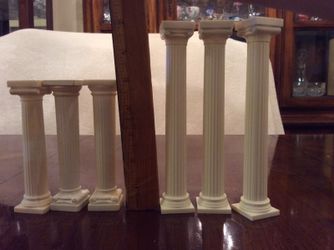 Cakes dividers or pillars