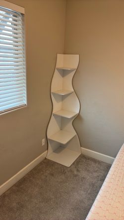 Corner book shelves
