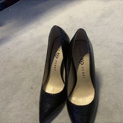 Katy Perry | The Memphis Black Patent Leather Pointed Toe Heels Women's Size 7.5