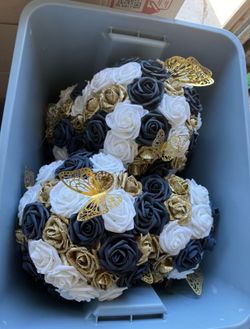 Centerpieces navy blue and gold