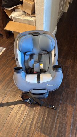 Car seat BRAND NEW- used once