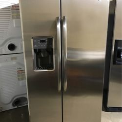 GE Refrigerator Side By Side Stainless Steel  (Hablo Español) 