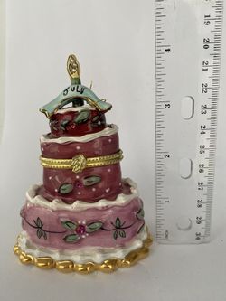 Small Ceramic Decorations- July and August Cakes 