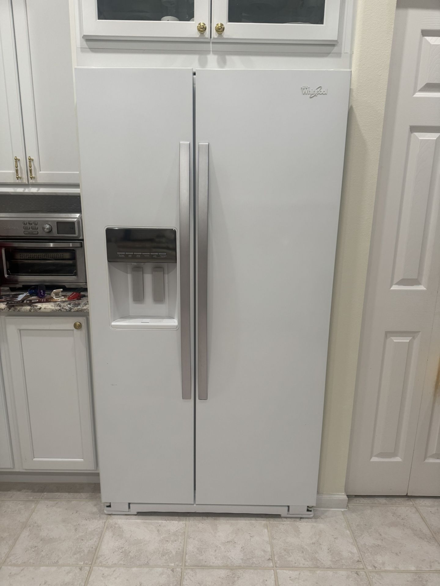  Whirlpool Refrigerator (White) Selling Due To Kitchen Remodel