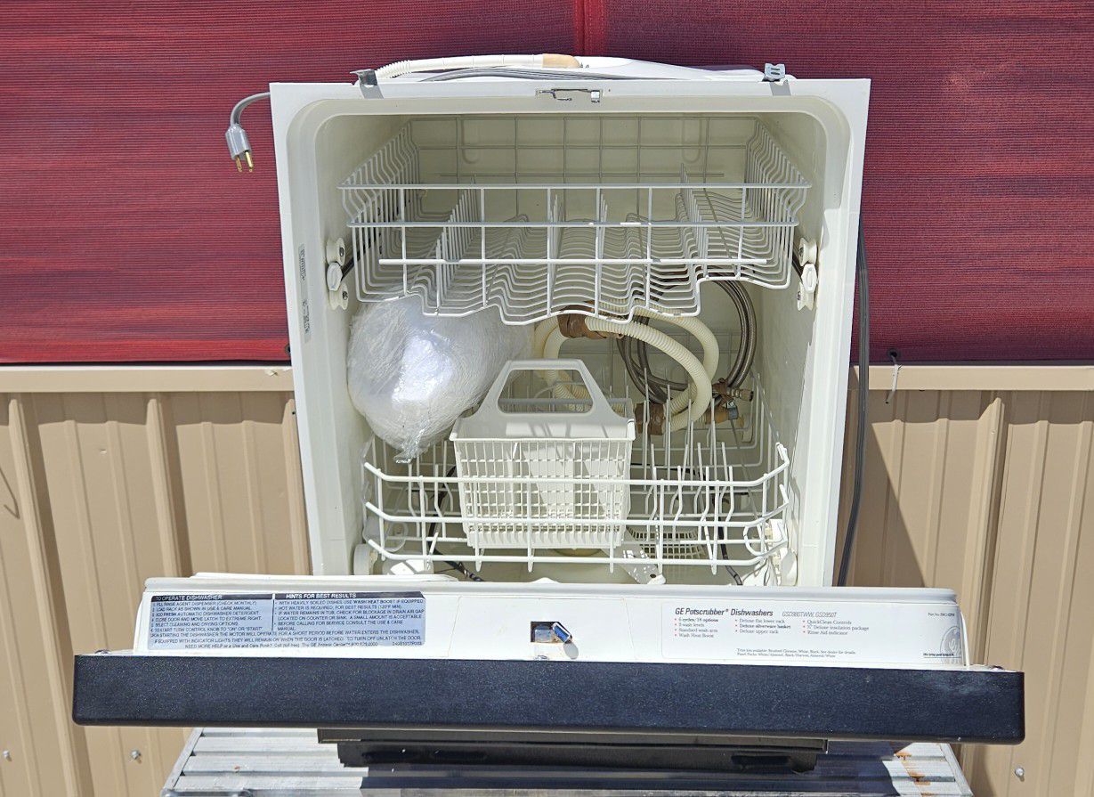 🔆🇺🇸☆Non-Digital GE☆🇺🇸🔆 Black Dishwasher in great working order.
