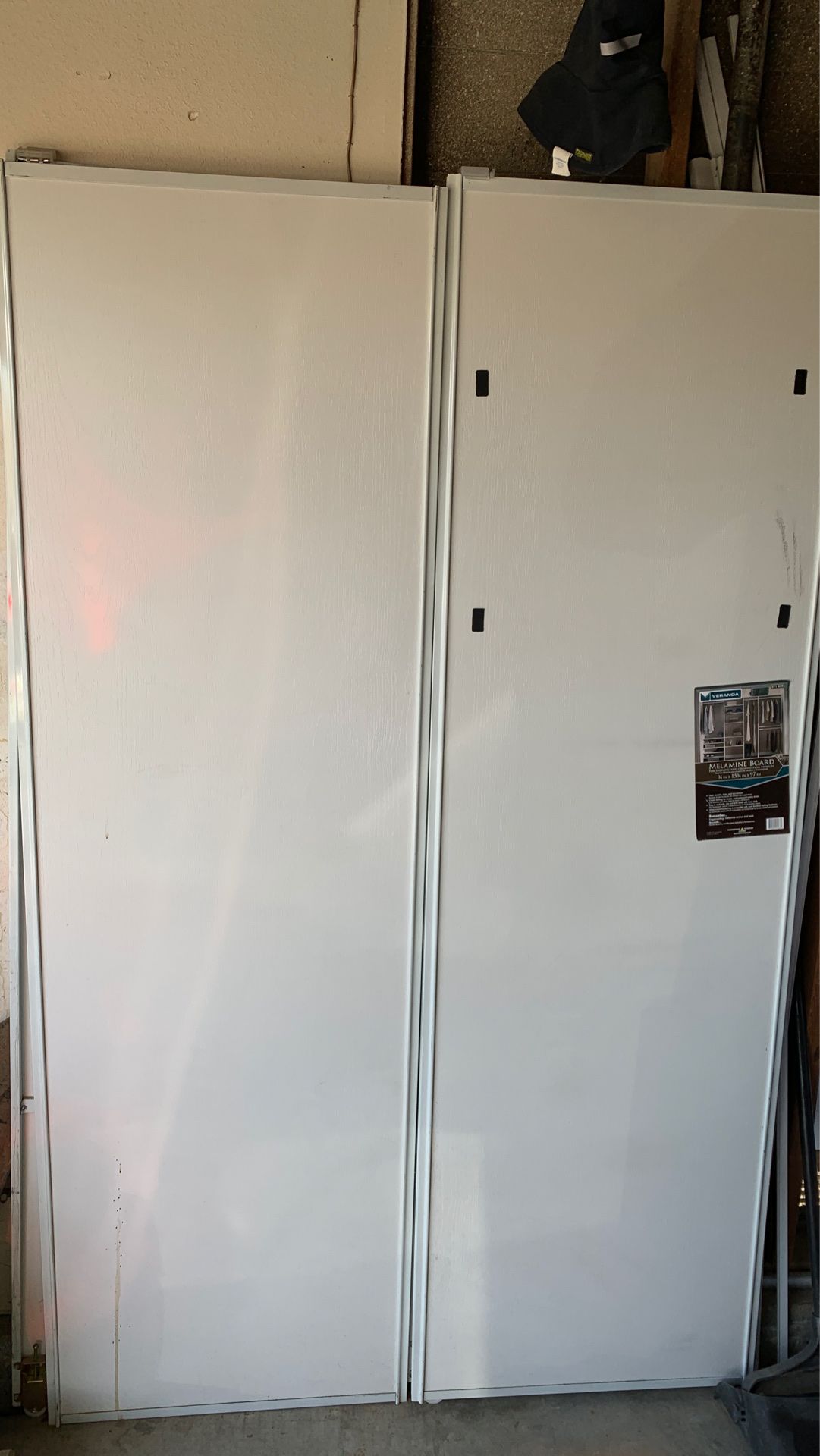 Closet sliding door