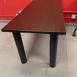 STURDY TRAINING ROOM TABLE