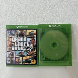 Grand Theft Auto 5 Xbox One (Case + disc) Both have reading errors