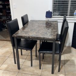 Kitchen table for family, 4 seat included