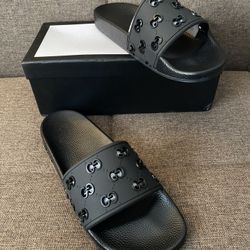 Gucci Men’s Rubber GG Slide Sandal Men’s 10