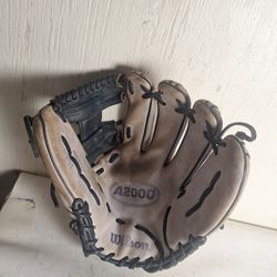A2000 FASTPITCH SOFTBALL GLOVE, 11.75