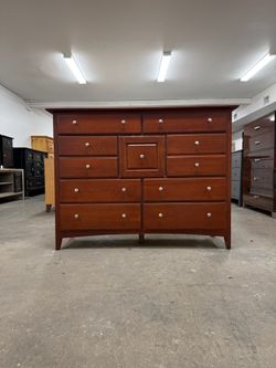 Thomasville Large 9 Drawer Dresser - See Page for Matching Chest