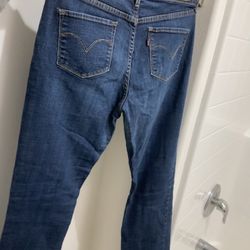 LEVIS JEANS 
