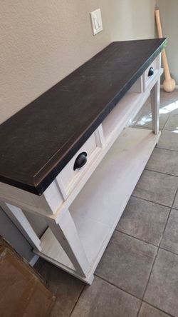 Entry way table