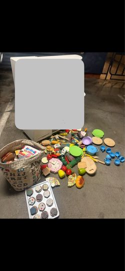 Melissa & Doug Play Food and Kitchen Accessory Set