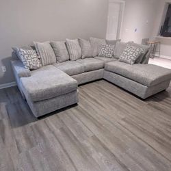 Devin U Shaped Sectional w Pillows