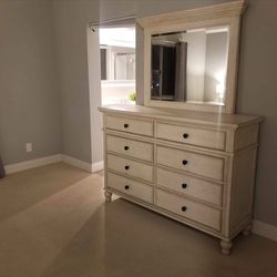 Master bedroom for rent-Corona