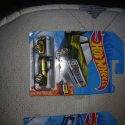 2 Hot Wheels Treasure Hunts