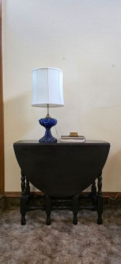 Vintage gate leg mahogany leaf table