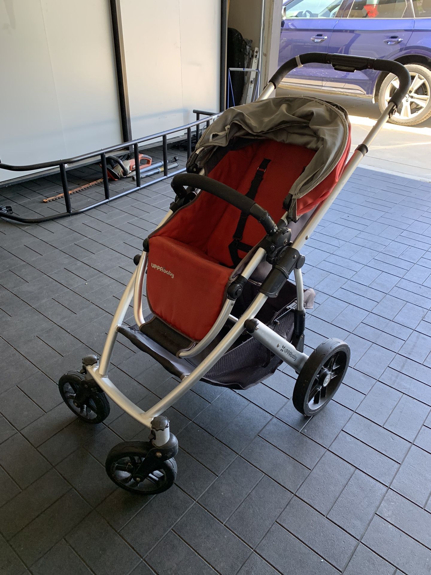 uppababy vista v2 frame UPPAbaby VISTA V2 + Travel Bag Bundle main image 1