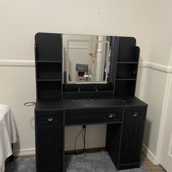 Vanity Comes With Everything 