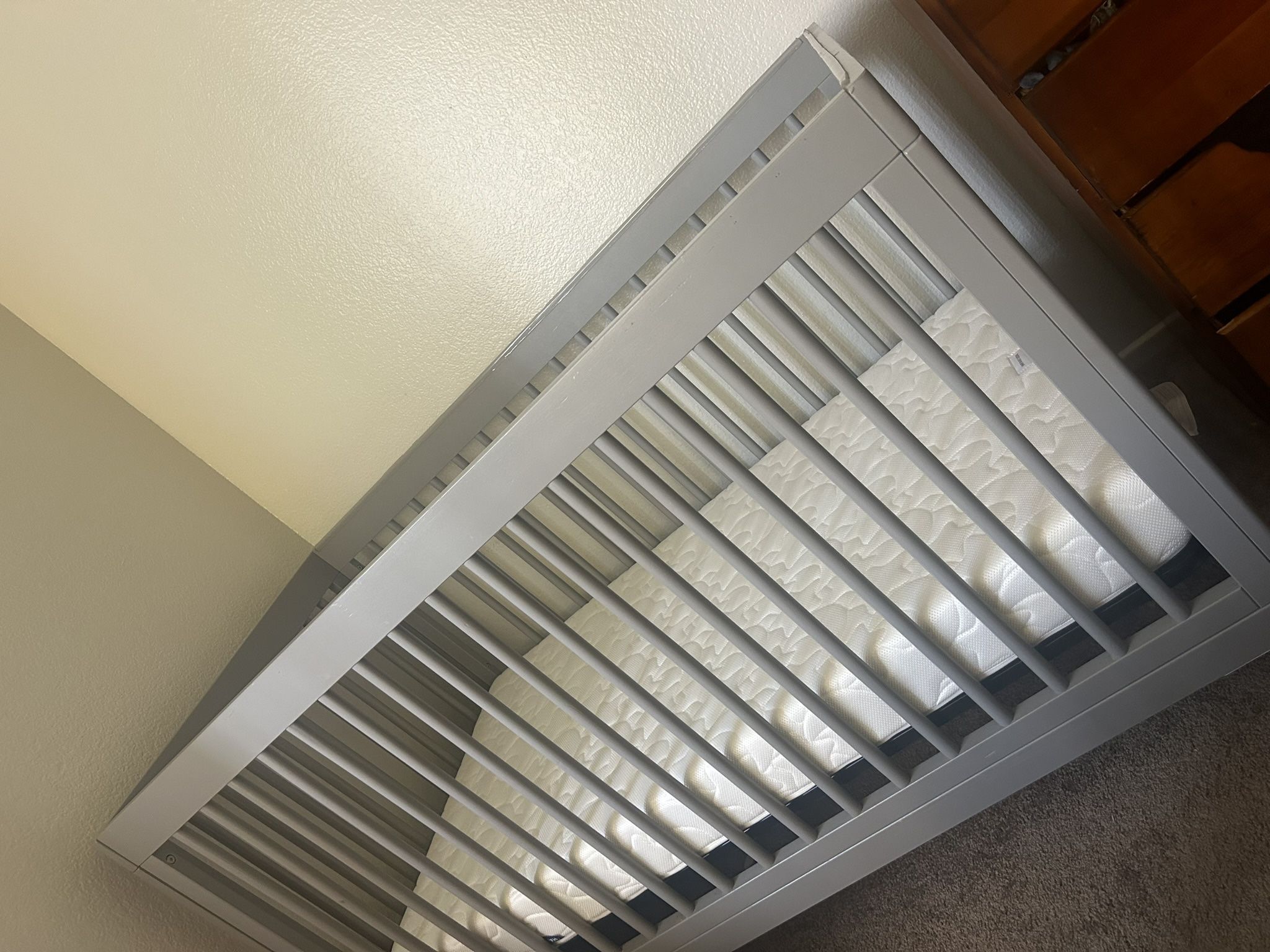 Delta children 4 In 1 Convertible Crib