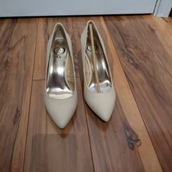 Women's Cream Pumps