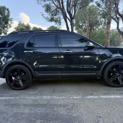 2013 Ford Explorer $4000 THIS WEEK ONLY!