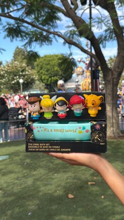 It’s a small world bath set