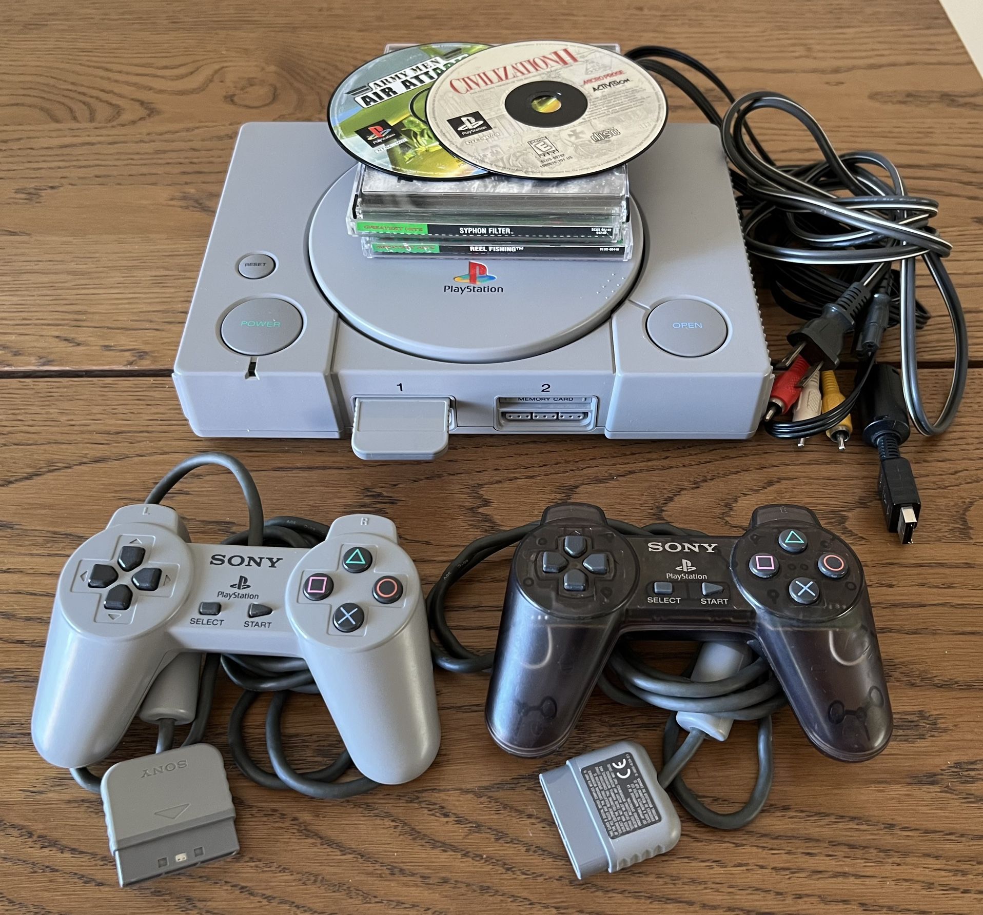 Sony PlayStation PS1 Gray Console (SCPH-5501) w Cables & Controllers - Tested