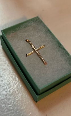10k Gold Crucifix Pendant