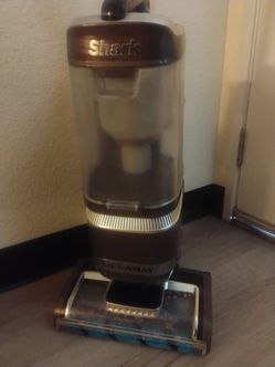 Shark lift away dual action vacuum cleaner