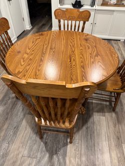 Clawfoot pedestal table with leaf