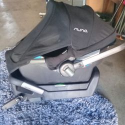 INFANT CAR SEAT WITH BASE 