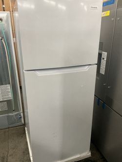 Frigidaire FFHT1822UW Top Freezer Refrigerator (Open Box / Scratch & Dent)