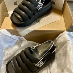 Girls Ugg slides Sandals Size 7 Colors Available Black And Red 