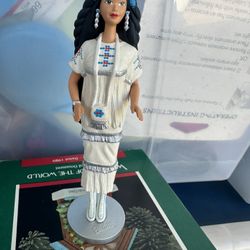 Hallmark KOC "Dolls Of The World" Native American Barbie Ornament (1997i