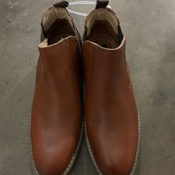 New men’s boots size 9.5