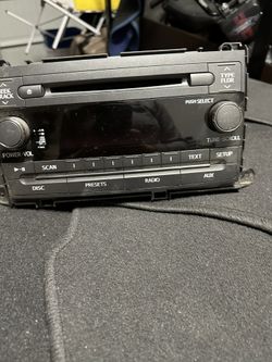 Factory Radio/CD Player And Floor Mats For Toyota
