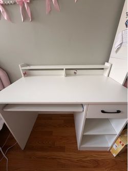 Office desk pretty new