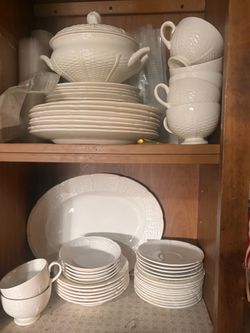 White Embossed Ceramic Dinnerware Set