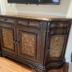Credenza Cabinet By Hooker, Excellent Condition Great Accent Piece,pick Up 14 And Schoenherr 